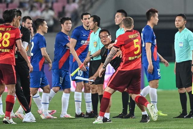 组图：世界杯-科特迪瓦1-2挪威 哈兰德86分绝杀努萨世界波